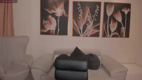 Snapshot of rossirivers chatting on December 2025 11:39:02 AM Rossie Rivers online show from December 2025 11:39:02 AM