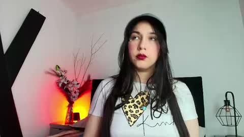 Snapshot of rossy_marks chatting on May 2026 01:32:02 PM rossy_marks online show from May 2026 01:32:02 PM