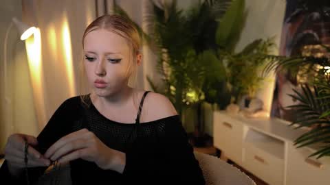 rosy_petal online show from September 2025 08:19:01 PM