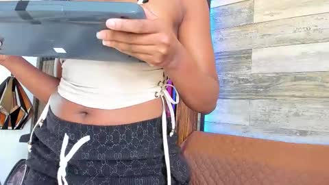 Snapshot of rouselux chatting on February 2026 03:43:02 PM rouselux online show from February 2026 03:43:02 PM