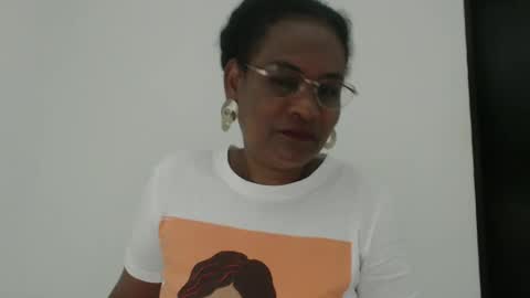 luxa online show from October 2025 11:02:01 PM