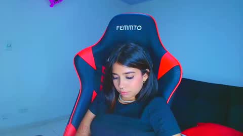 rousse_violet online show from September 2025 10:43:01 PM