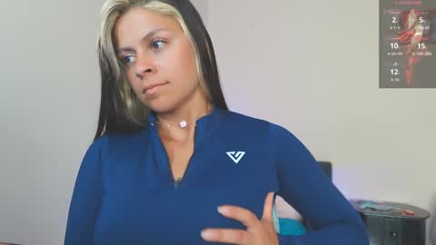 Snapshot of rox_anna chatting on March 2025 06:01:02 PM Roxanna online show from March 2025 06:01:02 PM