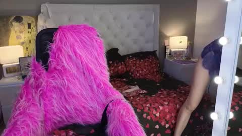 Snapshot of roxalanastar chatting on February 2026 01:12:02 PM Roxalana online show from February 2026 01:12:02 PM