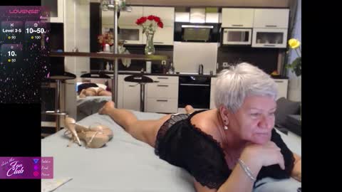 Roxana online show from November 2025 01:09:02 PM