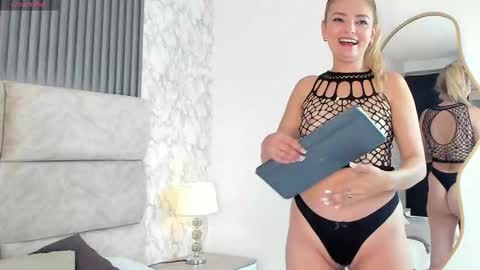 Snapshot of roxana_sins chatting on October 2025 02:49:01 PM roxana sins online show from October 2025 02:49:01 PM