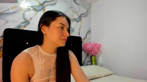 Snapshot of roxanaborns chatting on July 2026 04:15:02 PM roxanaborns online show from July 2026 04:15:02 PM