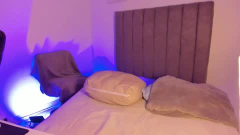 Roxane online show from February 2026 05:02:02 AM