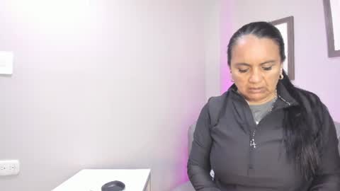 Snapshot of roxanna_moore2 chatting on June 2026 01:29:01 AM Roxanna online show from June 2026 01:29:01 AM