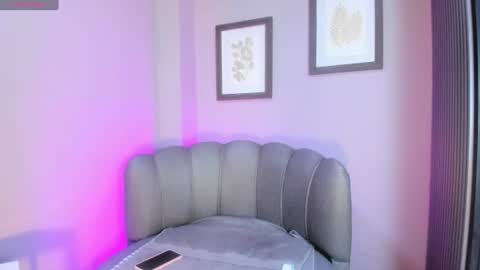 Snapshot of roxanna_moore2 chatting on June 2026 05:25:01 AM Roxanna online show from June 2026 05:25:01 AM