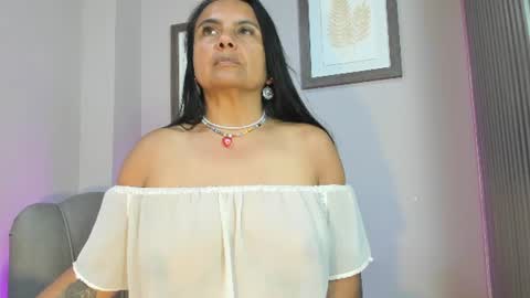 Snapshot of roxanna_moore2 chatting on July 2026 10:21:02 AM Roxanna online show from July 2026 10:21:02 AM