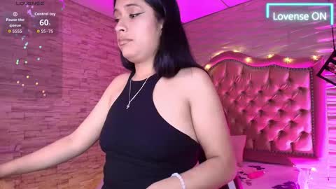 roxanne_han online show from November 2025 07:12:01 PM