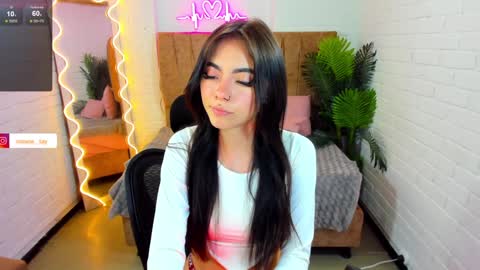 roxanne_tay online show from January 2025 01:11:01 AM