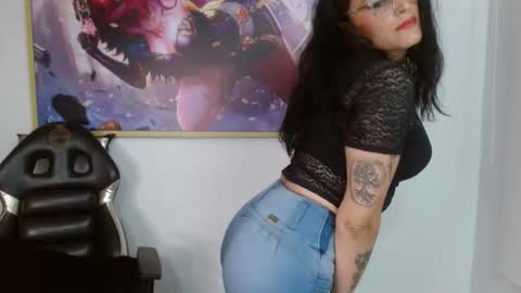 Roxanne online show from October 2025 08:02:02 PM