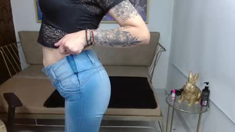 Roxanne online show from November 2025 08:08:01 PM