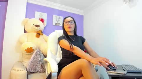 Roxanne evans   Schedule 700 -1400GTM-5 online show from December 2025 04:50:01 AM