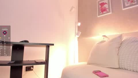 Roxanne Gomez online show from October 2025 12:38:01 PM