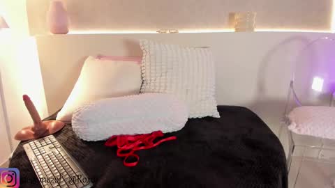 Roxanne Gomez online show from March 2026 12:38:01 PM