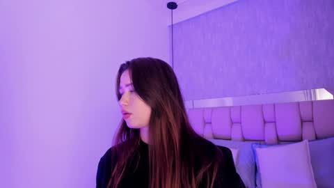 Roxie  online show from February 2025 10:47:01 PM