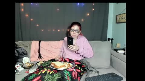 roxihazeleyes online show from March 2025 09:22:01 AM