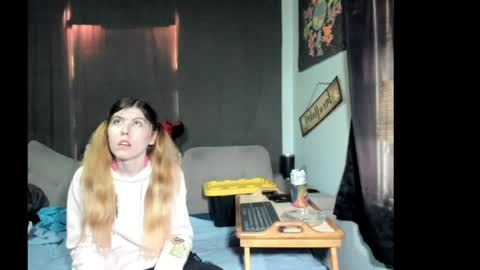 roxihazeleyes online show from April 2026 10:33:02 PM