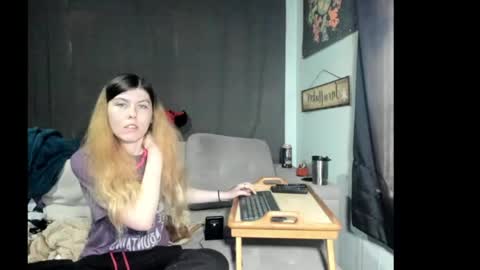 roxihazeleyes online show from June 2026 05:15:02 PM