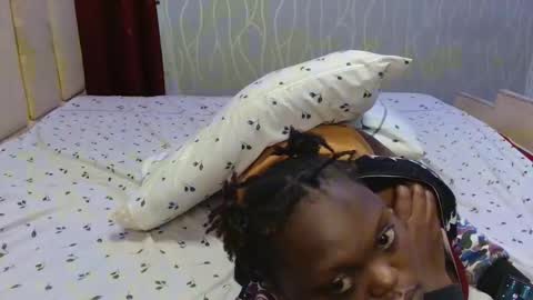 Snapshot of roxy_heather chatting on April 2026 04:37:01 AM Roxy online show from April 2026 04:37:01 AM