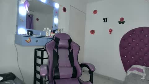 Snapshot of roxy_lu_07 chatting on June 2026 01:07:02 AM Roxy online show from June 2026 01:07:02 AM