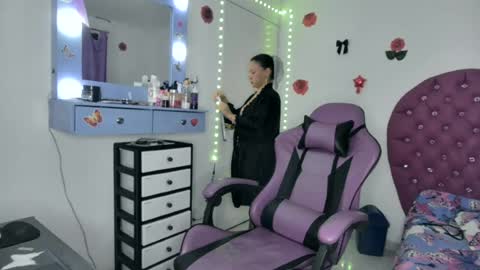 Snapshot of roxy_lu_07 chatting on June 2026 01:52:02 AM Roxy online show from June 2026 01:52:02 AM