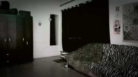 Roxy Independient model Help me to reach 50 thumbs up online show from April 2026 12:43:02 AM