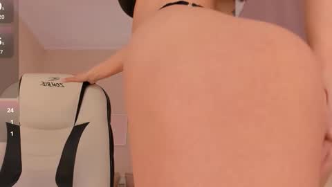 Roxy follow me online show from November 2025 01:33:02 PM