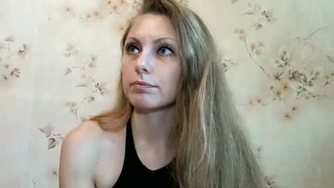 Snapshot of roxyfox18x01 chatting on June 2026 07:51:02 AM roxyfox18x01 online show from June 2026 07:51:02 AM