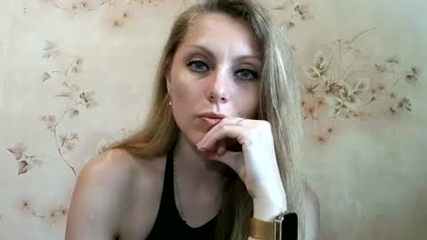 Snapshot of roxyfox18x01 chatting on June 2026 08:06:02 AM roxyfox18x01 online show from June 2026 08:06:02 AM