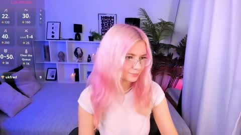 Snapshot of roxypinky chatting on May 2026 02:43:01 PM Roxy online show from May 2026 02:43:01 PM