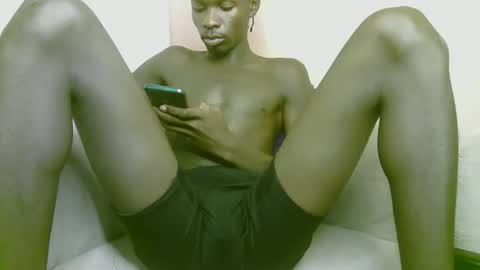 Snapshot of royalty254 chatting on April 2026 09:25:01 AM royalty254 online show from April 2026 09:25:01 AM