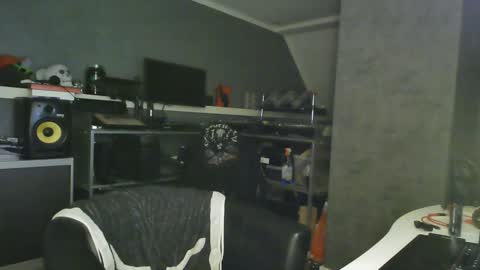 Chico que rico Caliente online show from January 2025 05:48:01 PM