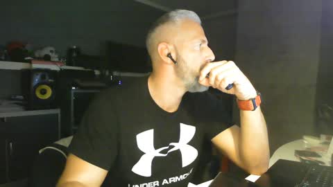 Chico que rico Caliente online show from January 2025 05:40:02 AM