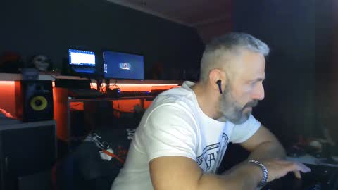 Chico que rico Caliente online show from March 2025 02:14:02 AM