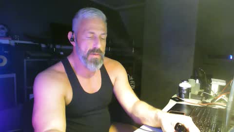 Snapshot of ruffi77 chatting on January 2026 12:03:02 AM Chico que rico Caliente online show from January 2026 12:03:02 AM