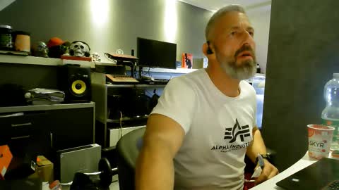 Snapshot of ruffi77 chatting on February 2026 02:54:01 PM Chico que rico Caliente online show from February 2026 02:54:01 PM