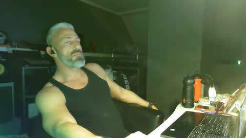 Snapshot of ruffi77 chatting on February 2026 02:41:01 AM Chico que rico Caliente online show from February 2026 02:41:01 AM