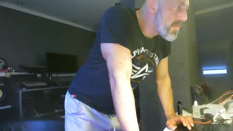Chico que rico Caliente online show from May 2026 06:24:01 PM