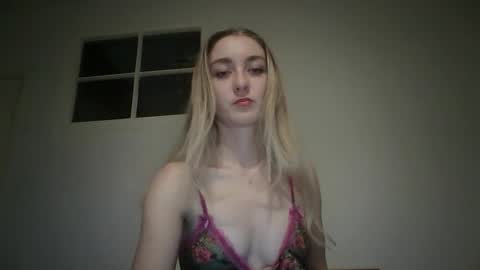 Izzy online show from October 2025 07:27:02 PM