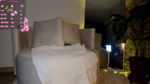 Lorenn online show from January 2025 01:06:01 AM