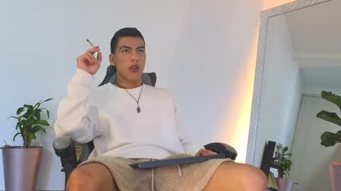  R U S S E L L  online show from October 2025 11:30:01 AM