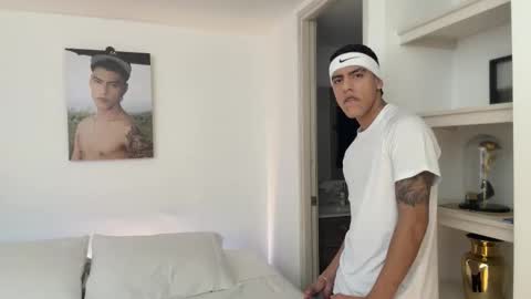  R U S S E L L  online show from November 2025 06:32:01 PM