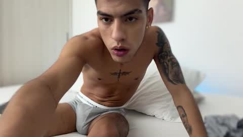  R U S S E L L  online show from November 2025 02:20:01 PM