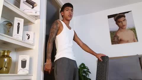  R U S S E L L  online show from March 2026 11:22:02 PM