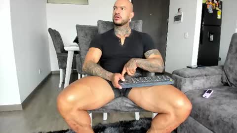 Snapshot of ryanjhonston chatting on June 2026 04:40:01 PM Ryan online show from June 2026 04:40:01 PM