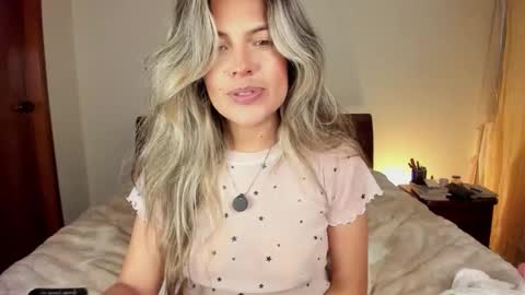 Snapshot of s_u_n_r_i_s_e_e chatting on February 2026 04:55:02 AM Leslie Beltrn online show from February 2026 04:55:02 AM